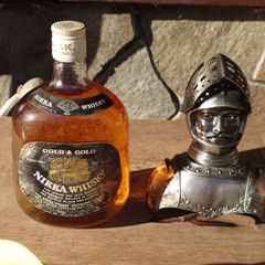 BIG T Gold Label スコッチウイスキー 特級 甲冑ケース付き BIG T Gold Label スコッチウイスキー 特級 甲冑ケース付き - メルカリ