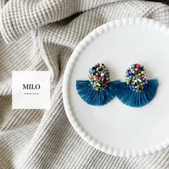 マルチカラーつぶつぶxフリンジ(オーバルxブルー)ビーズ刺繍ピアス/イヤリング