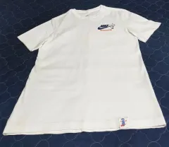 ナイキ NSW グラフィック 半袖Tシャツ 白 (S)