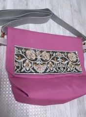 おすすめ！インド刺繍入りショルダーバッグ　1点物