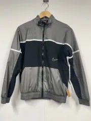 ナイキ ウィンドブレーカー