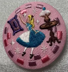 e♯ディズニー♯　不思議の国のアリス　刺繍　缶バッジ