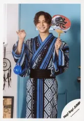 【中古】生写真(ジャニーズ) Hey! Say! JUMP/山田涼介/膝上・衣装白青黒・浴衣・左手団扇・右手ヨーヨー/シングル「COSMIC☆HUMAN」MV＆ジャケ写撮影オフショット/公式生写真