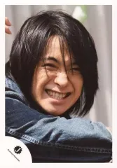 【中古】生写真(ジャニーズ) A.B.C-Z/戸塚祥太/顔アップ・衣装青・デニム・体右向き・笑顔/公式生写真