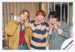 【中古】生写真(STARTO) Travis Japan/中村海人・吉澤閑也・松田元太/横型・上半身/「Travis Japan Concert Tour 2024 Road to Authenticity」グッズオフショット/公式生写真