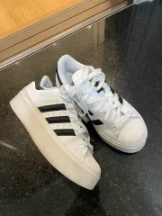 アディダス SUPERSTAR 白黒 フラットフォーム スニーカー 225