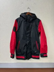 ナイキ 限定モデル ウィンドブレーカー