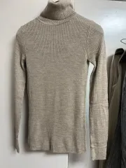 新品 S UNIQLO U EFM エクストラファインメリノウール タートルネック ゴージ ベージュ