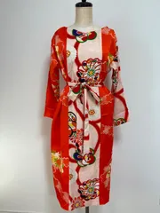 着物ワンピース　赤系　鮮やか　長袖ワンピース