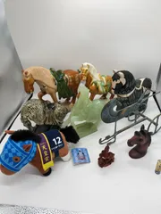 馬の置物 大小9頭セット 干支 陶器製 金属製  ぬいぐるみ レア アンティーク インテリア 縁起物 手作り 昭和 動物 競馬 木目調 プラスチック調 天皇賞 レインボーライン 【24428四つ葉 YT00536】