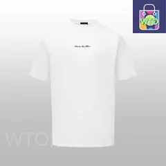 この LV 柄プリントの半袖は、クラシックな Monogram 柄のプリントは、LV の長いブランドの歴史と文化的底蘊を受け継いでおり、すべてのプリントは丁寧に彫琢されており、繊細ではっきりした質感を呈しています。 -WTO輸入1