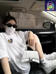 この半袖は、MLB と NY ヤンキーズのコラボレーションシリーズの 1 点で、LA コーラ・ホットドッグ・ハンバーガーの要素が融合されており、ユニークなデザインで、ファッション性と個性を兼ね備えており、カップルで着用するのに最適です。 