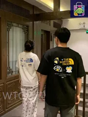 TNF(ザ・ノース・フェイス)とのコラボレーションモデル 専門店と同時期発売 前後ロゴ カップル用 男女兼用のプリント T シャツ -WTO輸入1
