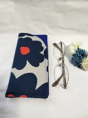 ハンドメイド　メガネケース　フラワー　紺　B045