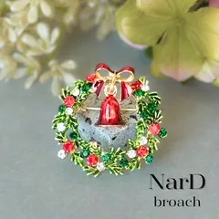 リース&ベルブローチ　クリスマス サークル お花 キラキラ カラフル かわいい お呼ばれ カジュアル コサージュ ナチュラル 新品未使用 植物 冬 揺れる プレゼント ギフト 贈り物 NerD