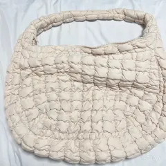 COS オーバーサイズ キルティング ショルダーバッグ アイボリー