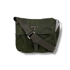 プラダ　PRADA トライアングルロゴ　ショルダーバッグ　クロスボディバッグ　テスートナイロン　カーキ　グリーン