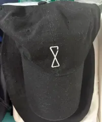 黒色 ベースボールキャップ (ユニセックス)