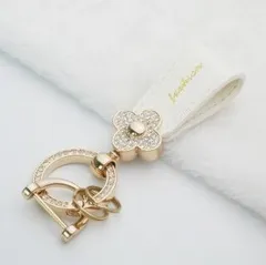 【残り僅か】キーホルダー バッグチャーム ラインストーン　レディース メンズ兼用 花 ラインストーン 高級感 ホワイト　白 かわいい おしゃれ プレゼント ギフト キーリング チャーム