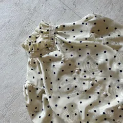 昭和レトロ　水玉　長袖ブラウス　くるみボタン×高めネック×長袖　バラ柄　ホワイト