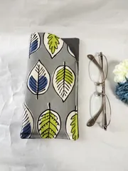 ハンドメイド　メガネケース　葉っぱ　グレー　B048