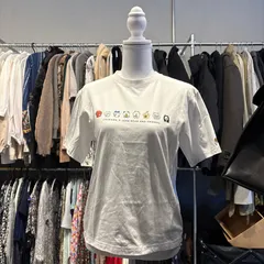 56　ちいかわ　UNIQLO ユニクロ　Tシャツ　コラボ　ホワイト オフホワイト アイボリー 白 シロ　Mサイズ 38 9号　お呼ばれ　デート　オフィスカジュアル　食事会　可愛い　お出かけ　上品　キャラクター　ゆるキャラ