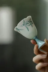 【2点セット】 蘭 ゴブレット おしゃれ 白い器 小さめ 40ml 白磁器 盃 酒杯 足つき 花柄 ぐいのみ 茶杯 お茶 カップ コップ 冷茶グラス ティーカップ 茶杯 ティーコップ 磁器 来客用 お茶用品 ティーウェア 中国 茶器 台湾茶器 贈り物にも
