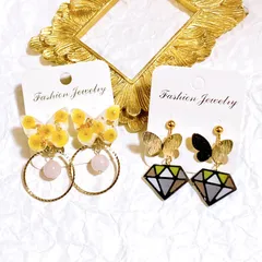 蝶々×2 樹脂イヤリングと金属ネジ式イヤリング