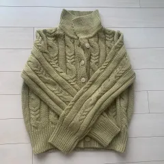ケーブル編みニットカーディガン グリーン色