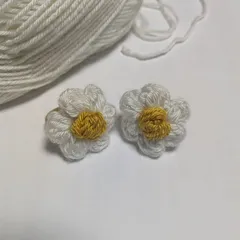 ♢ハンドメイド♢毛糸のお花のヘアゴム　白・黄