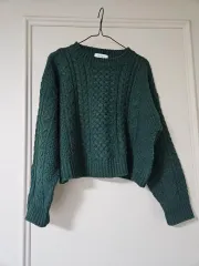 グリーン ケーブル編み クロップド ニット