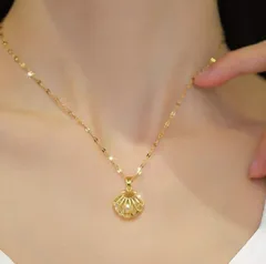 Shell pearl necklace