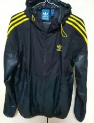 アディダス オリジナル ウィンドブレーカー
