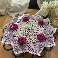 レース編み　ドイリー　パープルとピンクのバラ