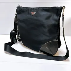 希少　PRADA プラダ　バッグ　ショルダーバッグ　三角ロゴ　黒　中古品　管理番号KKVNRA3392