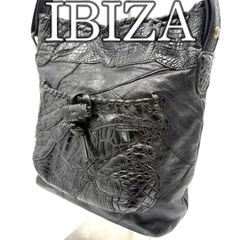 【美品】イビザ IBIZA ショルダーバッグ 斜め掛け ポシェット レザー 本革 パッチワーク 異素材 ブラック 黒 スエード 型押し 日本製 クラフト 手仕事 エレガント アート レディース 鞄 カバン 軽量 コンパクト s8 IBIZA ショルダーバッグ 斜め掛け レディース イビサ – Rehello by BOOKOFF