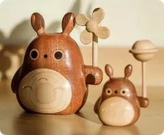 木製キャラクター置物（大・小）