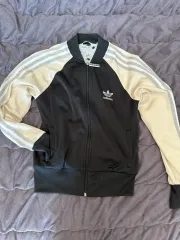 アディダス タイト ジャージ