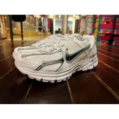 【EST】新品 W NIKE Zoom Vomero 5 ウィメンズ ナイキ ズーム ボメロ 5 ホワイト／メタリックシルバー HF7723-100