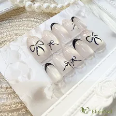 【現品】ネイルチップ　ベージュ　黒　フレンチ　リボン