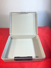 アイリス　鍵付き　BOX　保管ケース