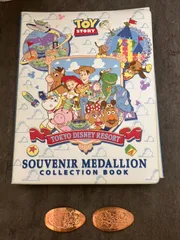 TOKYO DISNEY RESORT SOUVENIR MEDALLION COLLECTION BOOK/スーベニア メダル コレクション ブック メダル 47枚 セットベイマックス ティンカーベル アラジン 他 傷汚れ等有 現状お渡し