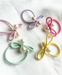 KIDS - 5個セット カラフルリボンパール付きヘアゴム he605