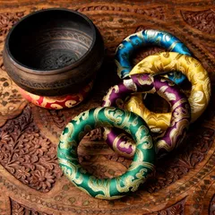 《 チベット密教　新品 》 シンギングボウル　カービング仕様　3点セット　72 2025年最新】シンギングボールの人気アイテム - メルカリ