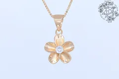 ペンダントトップ　プルメリア　花　キュービックジルコニア　スターリングシルバー　ピンクゴールド　ハワイアンジュエリー　ハワジュ　チェーン別売り　アクセサリー　レディース　女性　上品　華やか　透明感　日常使い　ストーン　プレゼント　ギフト　贈り物　5,000円