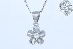 ペンダントトップ　プルメリア　キュービックジルコニア　シルバー　ハワイアンジュエリー　ハワジュ　SSP178CZ