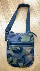 【美品】ディーゼルの迷彩柄のボディショルダーバック