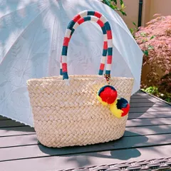 大人可愛い 天然素材 草かごバッグ カゴバッグ ポンポン付き ハンドル 軽い 1点でお出かけ 旅行 セカンドバッグ 春夏 浴衣 ワンピース デニム コーデ お花見 新生活 母の日 夏祭り 花火大会 リゾート デート 普段使い 即購入OK 送料無料
