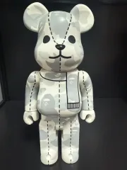 BAPE フィギュア　ape ベアブリック　400% サイケ BE@RBRICK ベイプ×ベアブリック」のフィギュアが登場、Tシャツやフーディーも