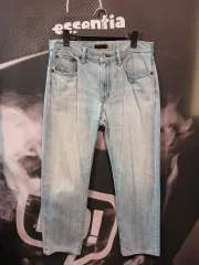 ユニクロ ライトブルー デニム パンツ